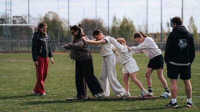 Teambuildingschallenge tijdens Move a-head voor jongeren
