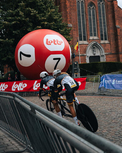 Lotto-bal in tijdens UCI WK G-wielrennen Ronse 2025