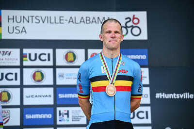 Picture by Olly Hassell/SWpix.com - 05/09/2026 - Cycling - 2026 UCI Para-cycling Road World Championships - Huntsville, Alabama, United States of America - Men C2 Individual Time Trial (ITT) podium - Ewoud Vromant (Belgium) receiving the Bronze Medal