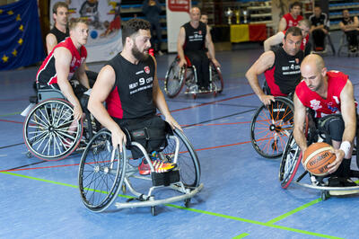 Rolstoelbasketballers in actie