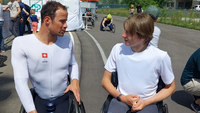Paralympisch icoon Marcel Hug nodigt talentvolle Johannes (15) uit op zomerkamp