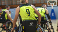 Foto van een wedstrijd rolstoelbasketbal