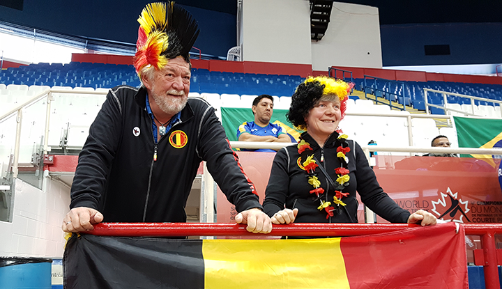 Hilde Pauwels en haar man Paul als supporter op een internationale wedstrijd.
